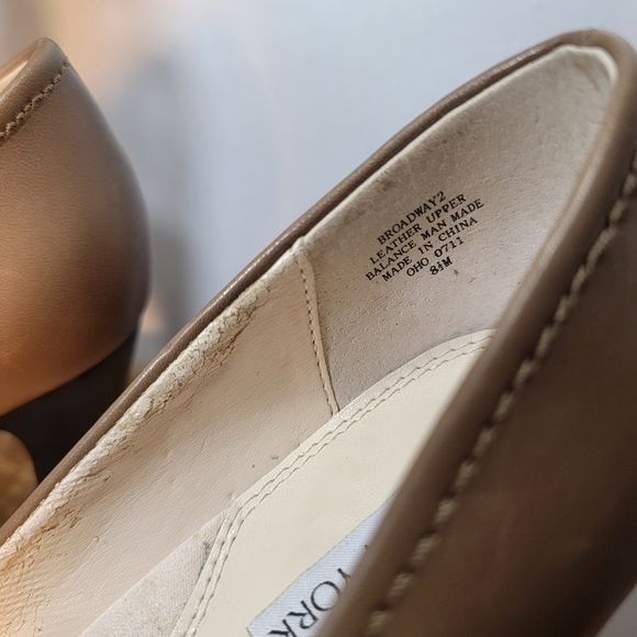 Jones New York heels very comfortable tan great condition - Picture 12 of 12